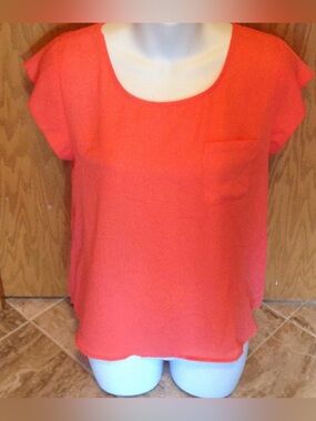 E & M Top Womens Small Melon Color Shirt Cap Sleeves Misses